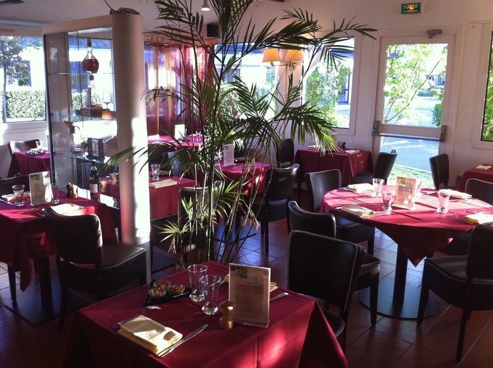 Kyriad Orleans Ouest - La Chapelle Saint Mesmin Restaurant billede